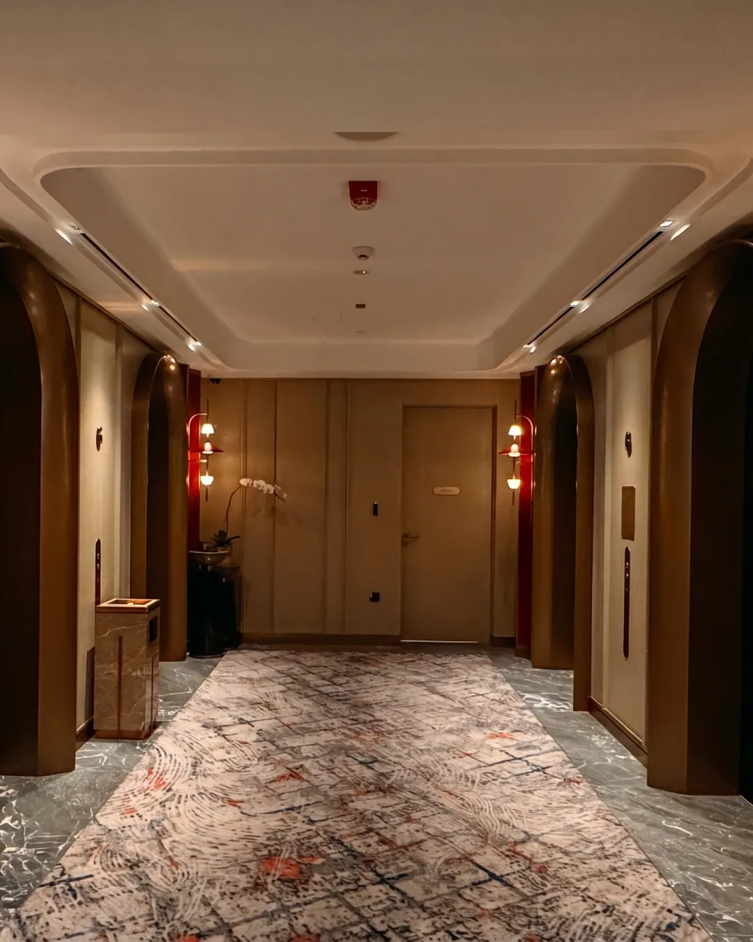 Guest_Floor_Lift_Lobby_02