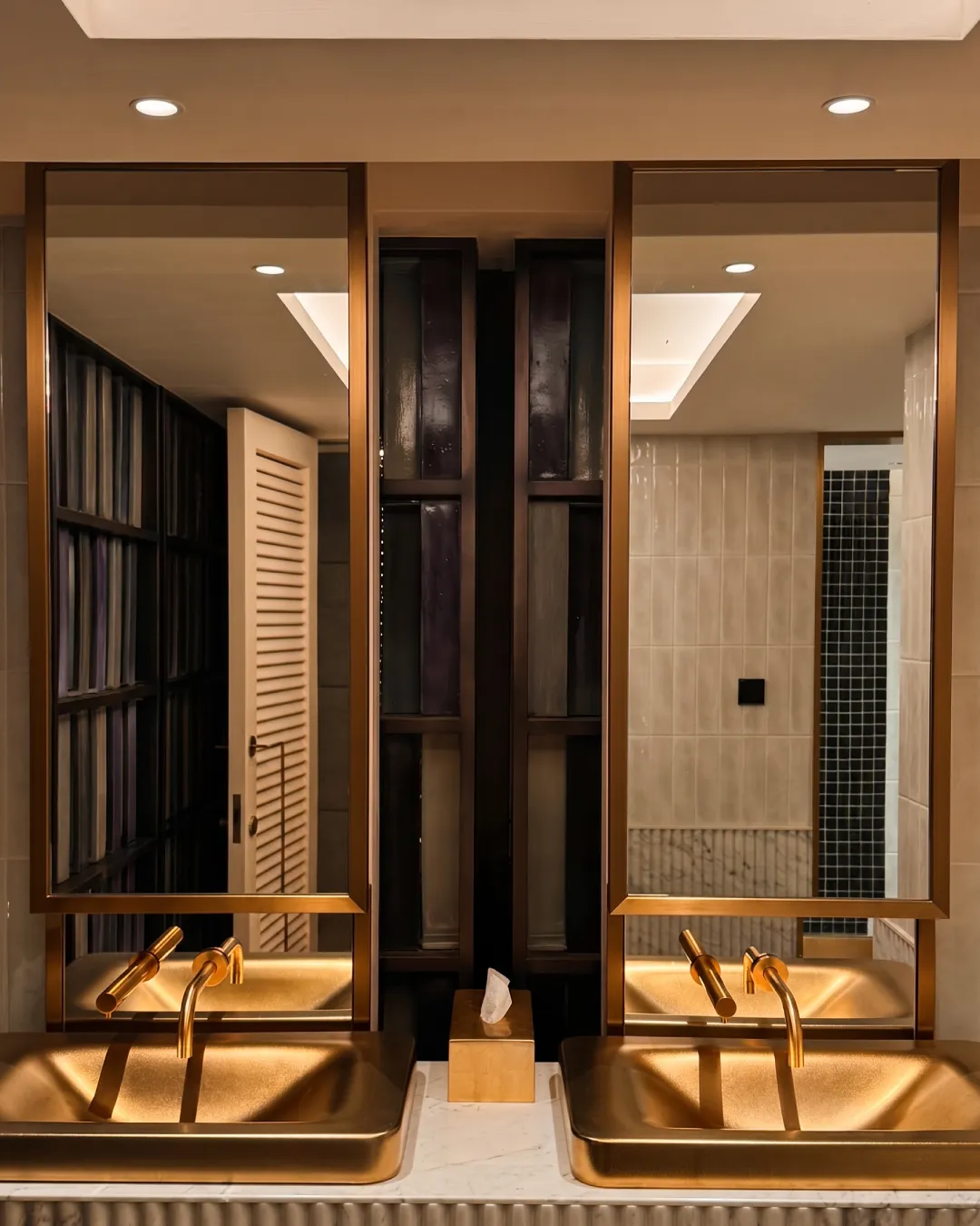 Pool_House_Toilet