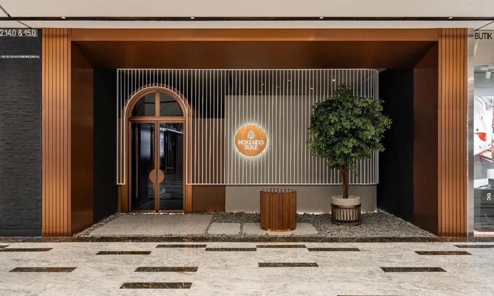 LOUNGEENTRANCE-1